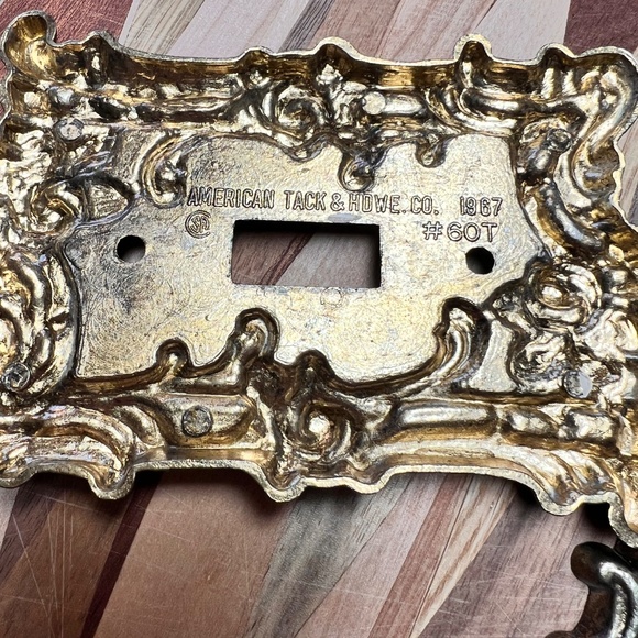 Vintage American Tack & Howe Floral Brass Light Switch Covers - Picture 3 of 5